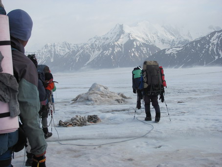 Файл:Pamir 10 Meshkov ParachuteOnFedchenko.JPG