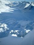 Ледник Менсу - ледопад с перепадом высот 250 метров.