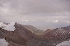 вид с пика Шренка в Китай - долина р. Дуланты, слева горы Хаптхацагин, справа отрог оделяющий Дуланты от гор Хамарига
