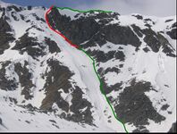Рисунок 25 Перевал Ветреный со стороны р. Левой Билюты. Линией показан путь спуска: зеленым цветом – пешком, красным цветом – по веревке