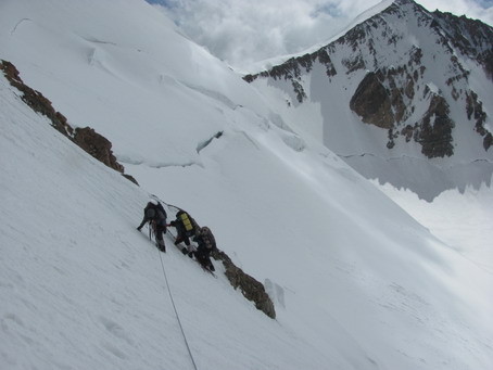 Файл:Pamir 10 Meshkov FirstRopePaustovskiyPass.jpg