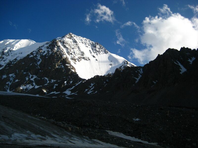 Файл:Djungaria2009 Schukin glacier Mount4000.jpg