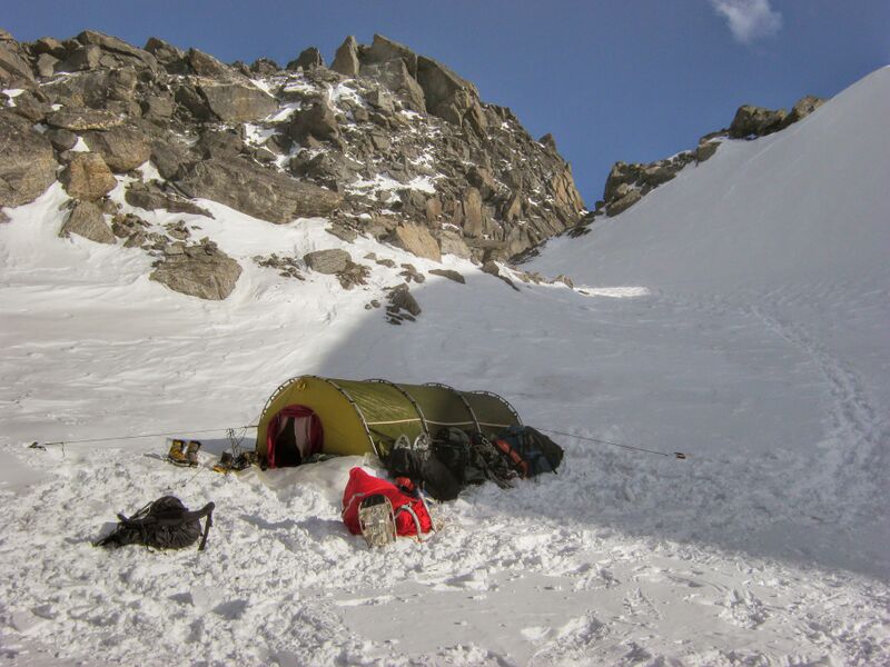 Файл:Southchuyarange-tourist-pass-camp.jpg