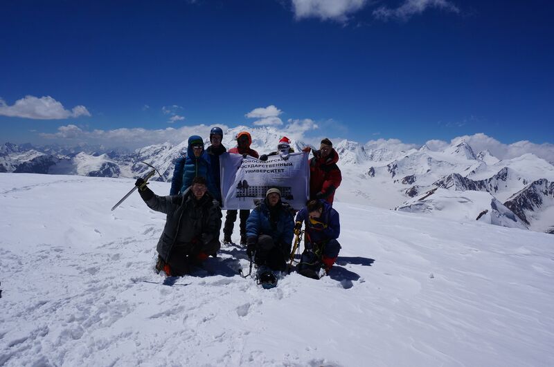 Файл:Scherbakov V Pamir2014 present165.jpg