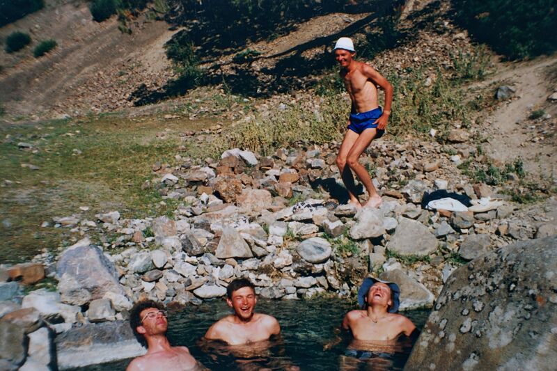 Файл:Pamir-alay-people-in-hot-spring-pool-1995.jpeg