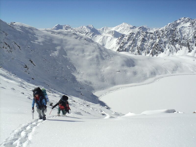 Файл:KirgII2012 Vista dal sbarramento sul basso lago DSC06175.JPG