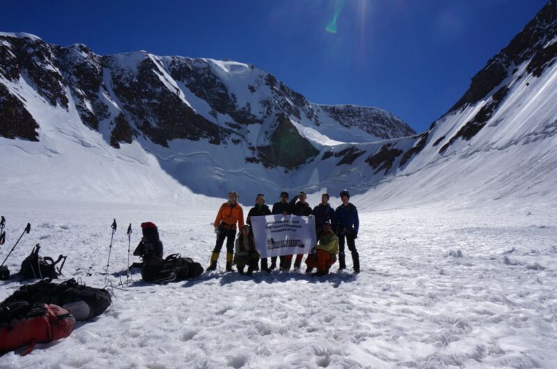 Файл:Scherbakov V Pamir2014 present247.jpg
