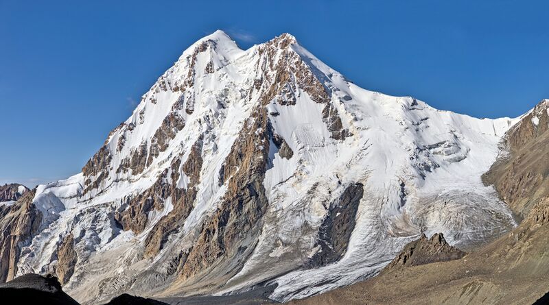 Файл:Constitution-peak-2024.jpg