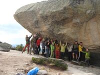 «Висячий камень» — обломок скалы, нависший над озером «Радужное». Его объём около 30 м³, вес около 75 тонн.