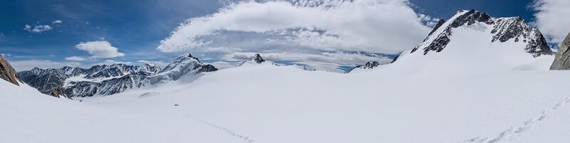 Файл:Iiktu-2025 Taldura glacier 2.jpg
