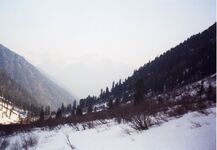 Вид с подъёма на пер. Аршанский в сторону долины реки Китой и Федюшкиной, видно в тумане Китойские гольцы.
