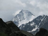 Вид на вершину ~4000 над перевалом Витянис.