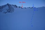 Спуск с перевала Щель (1Б) на ледник удачный. Взлет: точки 3-4. Красным цветом обозначена настоящая седловина, синим - наша.