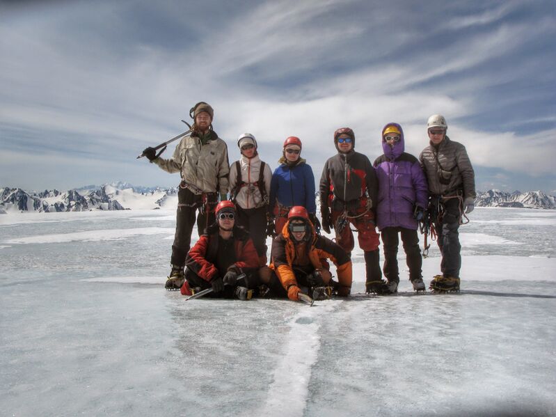 Файл:Southchuyarange-people-on-dzhaniktu-peak-2015.jpg