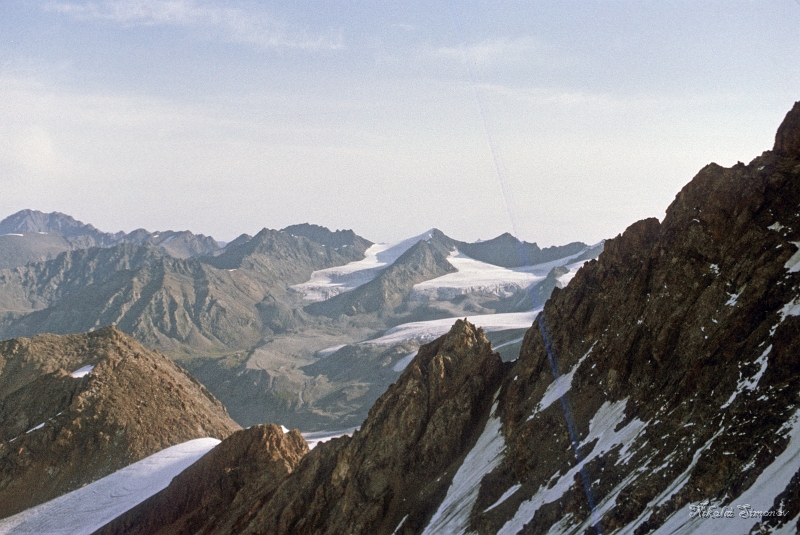 04-10.jpg -      -.  , 50 , 